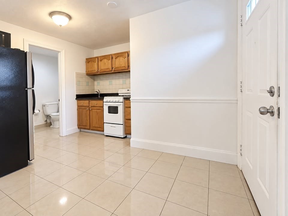 143 Arlington Street # A Property Photo 3
