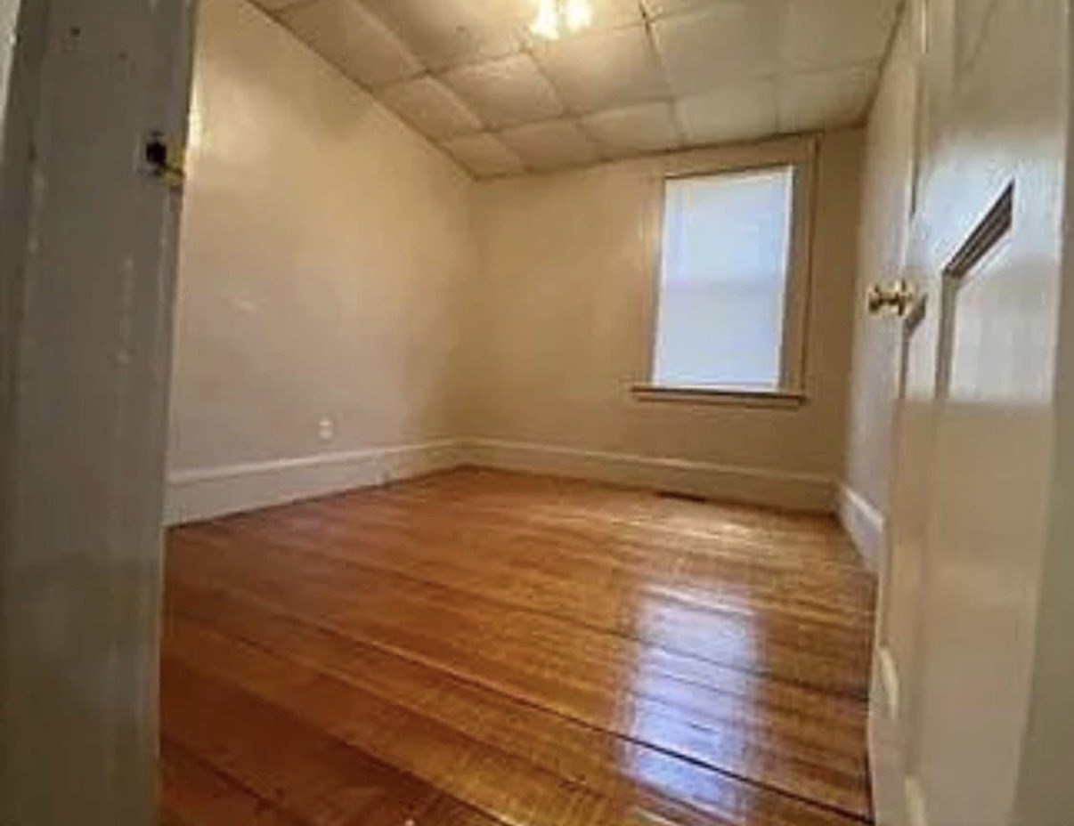 16 Robinson St # 1 Property Photo 5