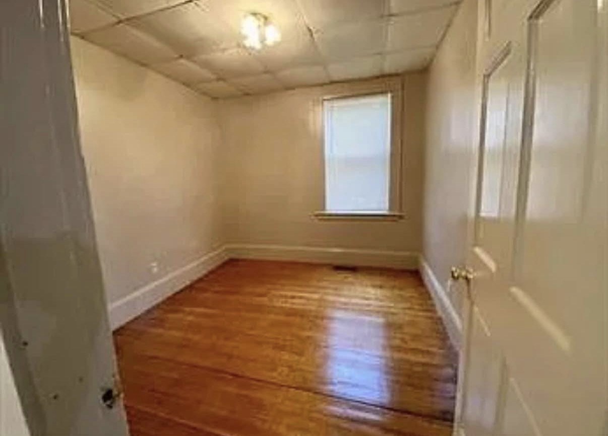 16 Robinson St # 1 Property Photo 6