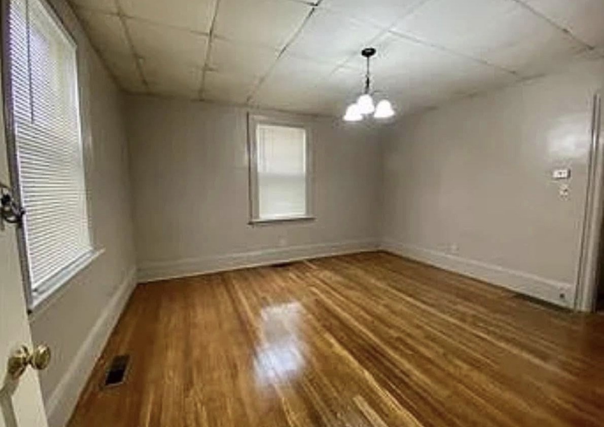 16 Robinson St # 1 Property Photo 7