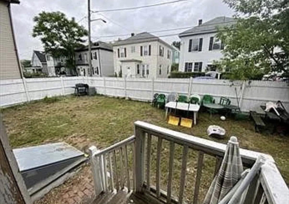 16 Robinson St # 1 Property Photo 9