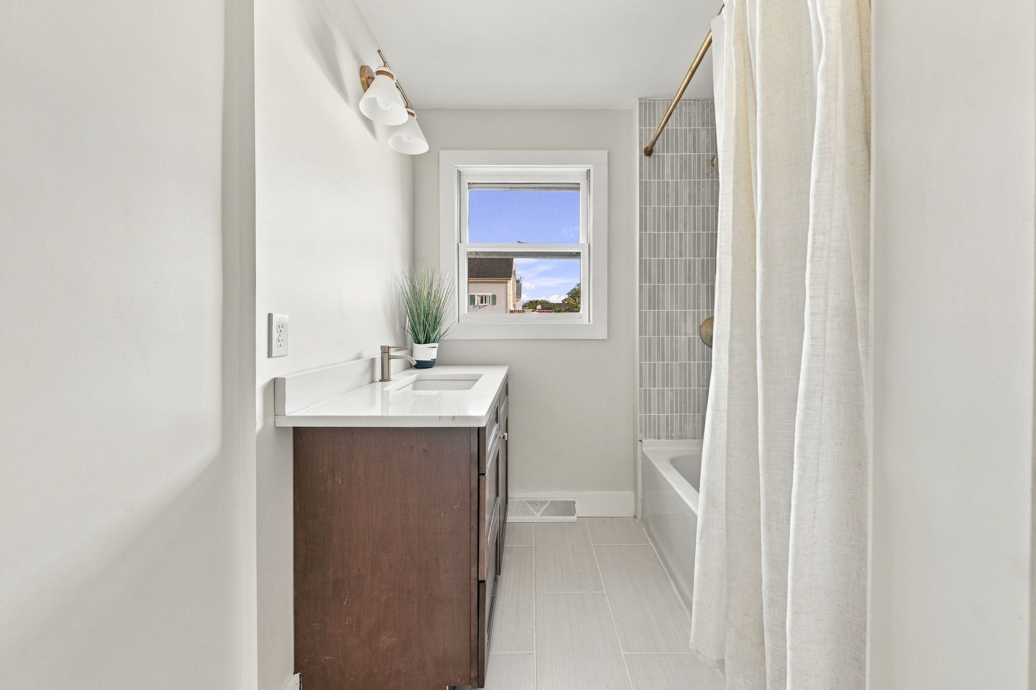 26 Gorham St Property Photo 14