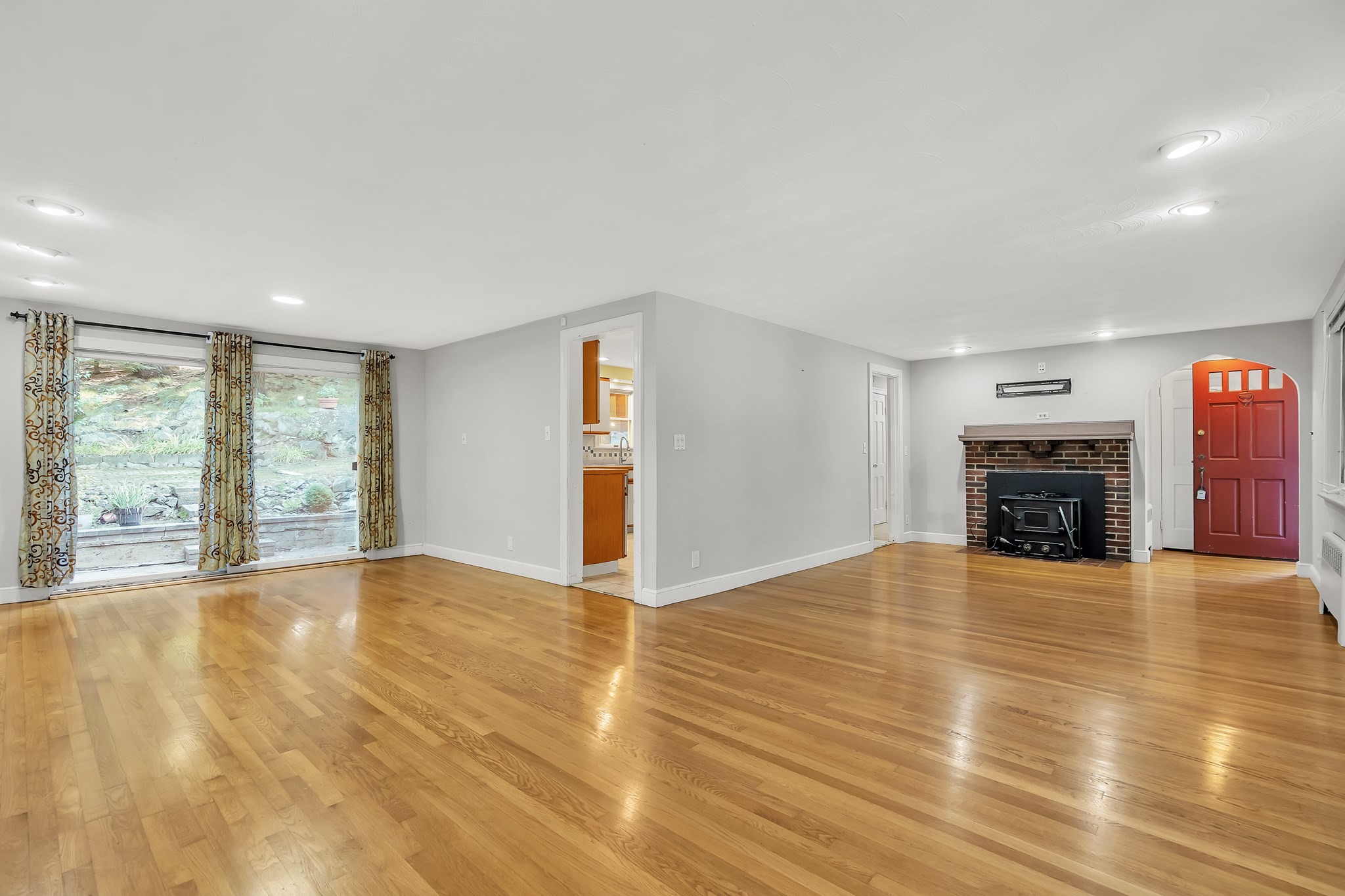 12 Watertown St Property Photo 6