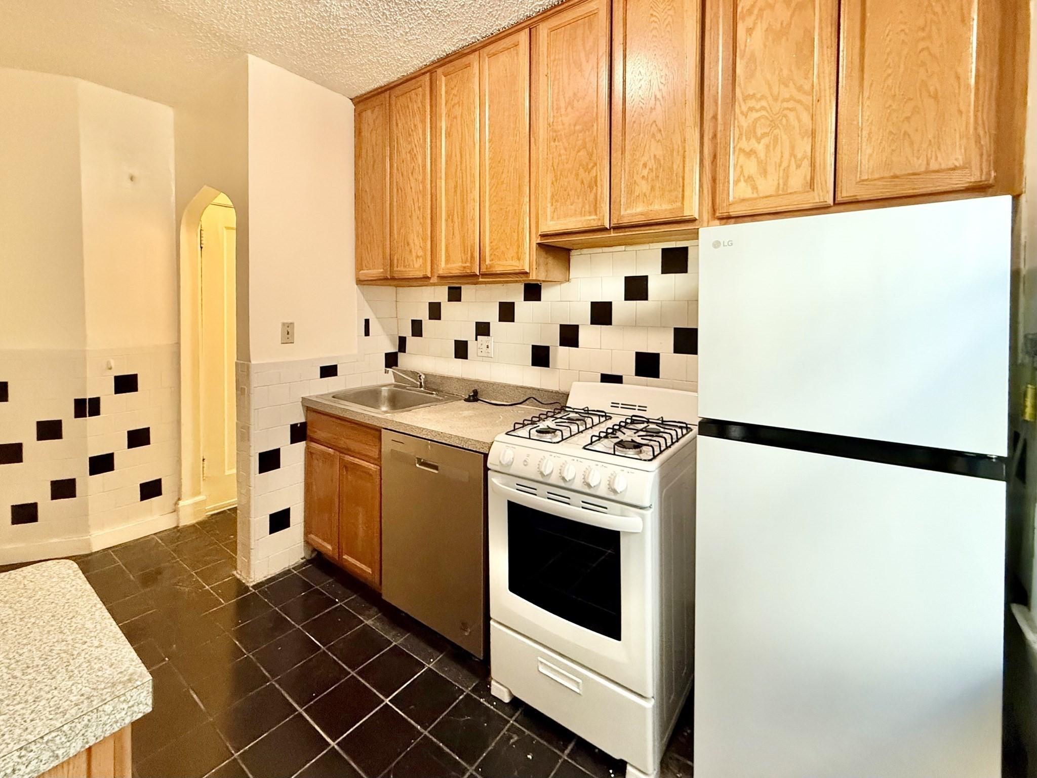 26 Chiswick Rd # 6 Property Photo 2