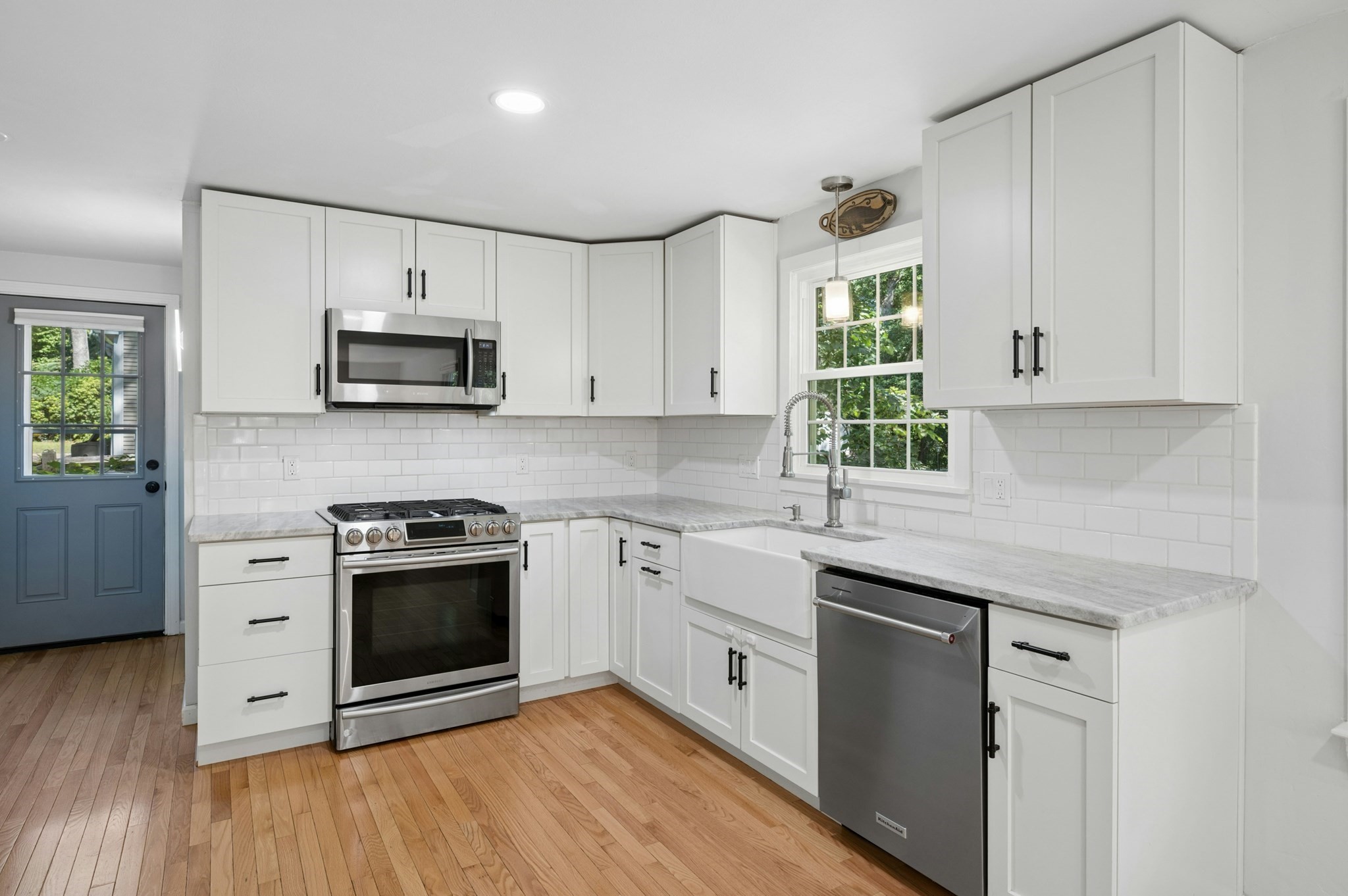 33 Bay Colony Drive Property Photo 4