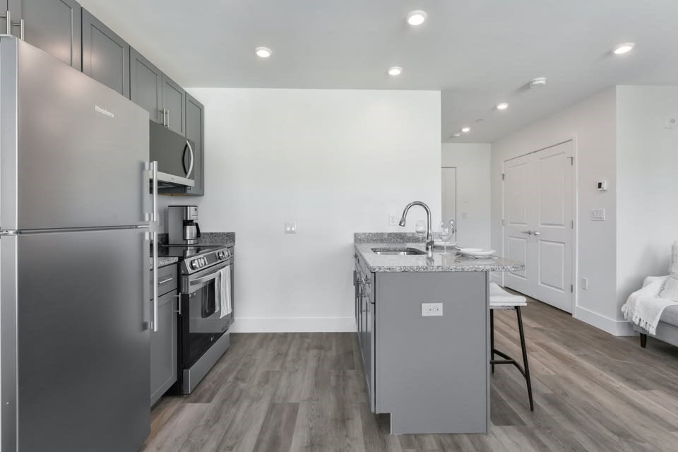 585 Essex St # 815 Property Photo 5