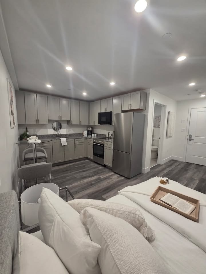 585 Essex St # 419 Property Photo 1