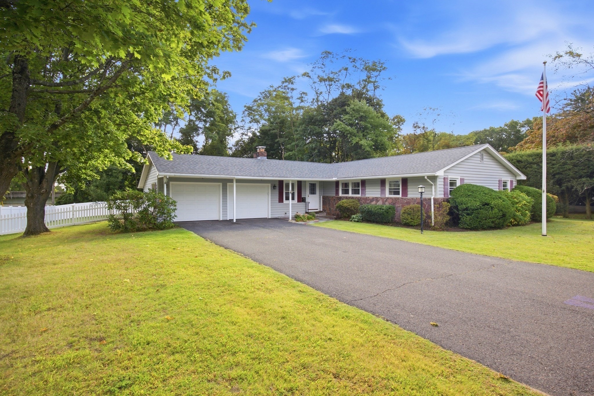 2 Drake Lane Property Photo 25