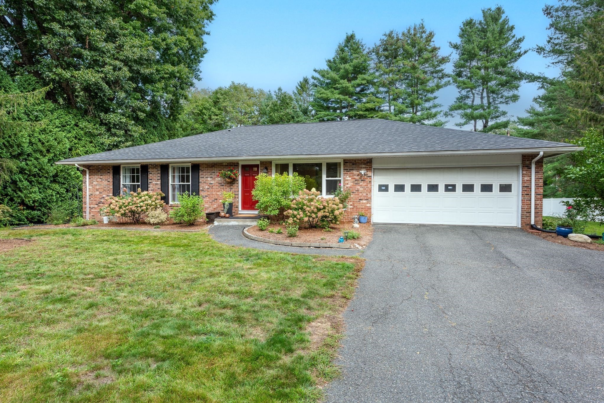 69 Grantwood Dr Property Photo 1