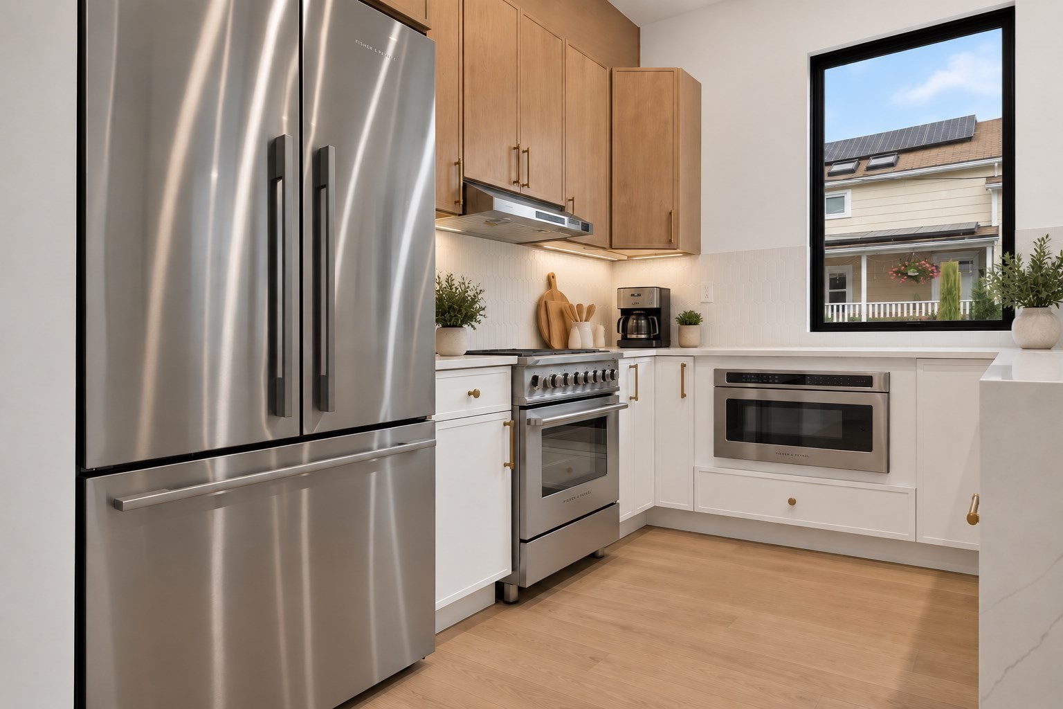 13 Clyde St # A Property Photo 5