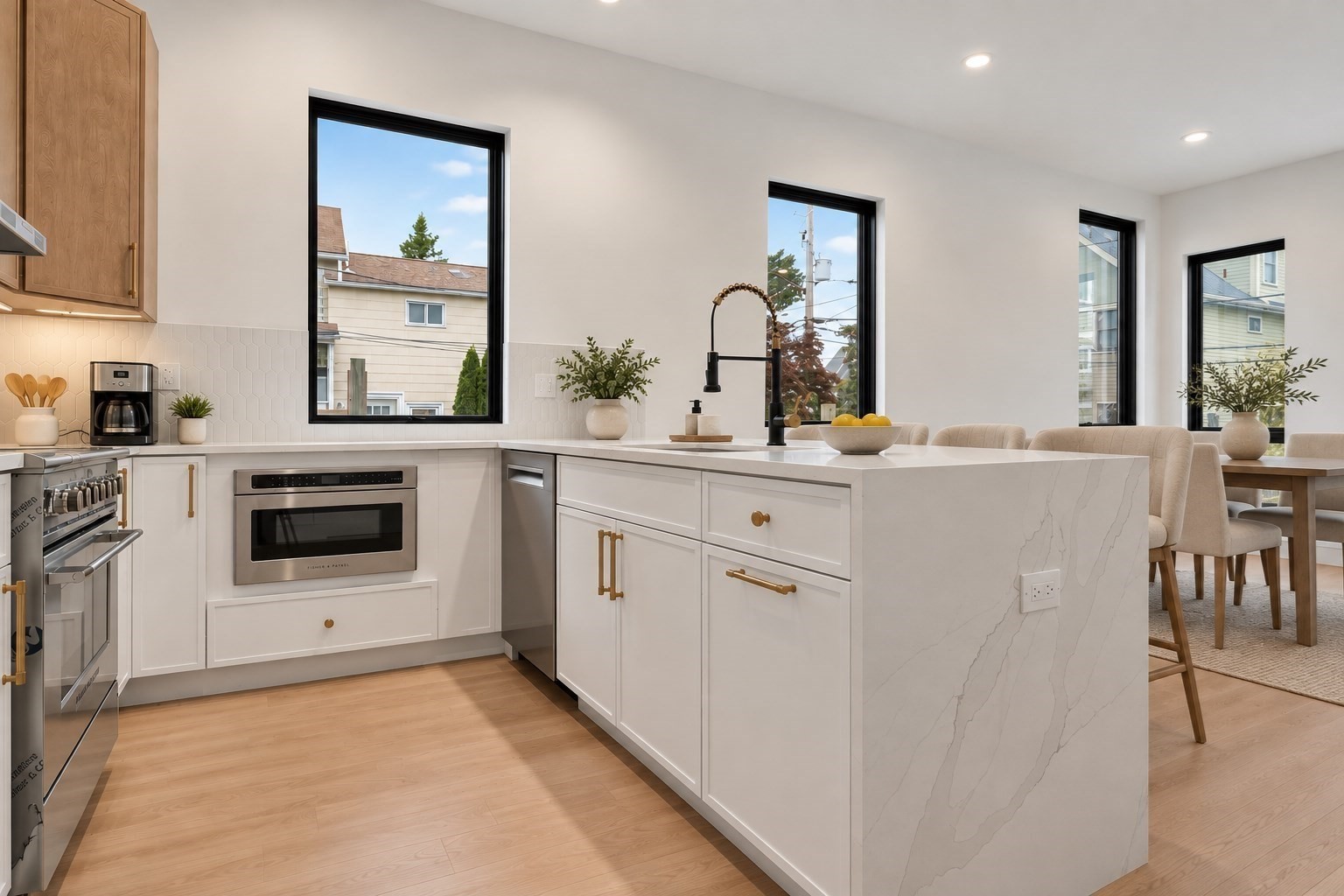 13 Clyde St # A Property Photo 6