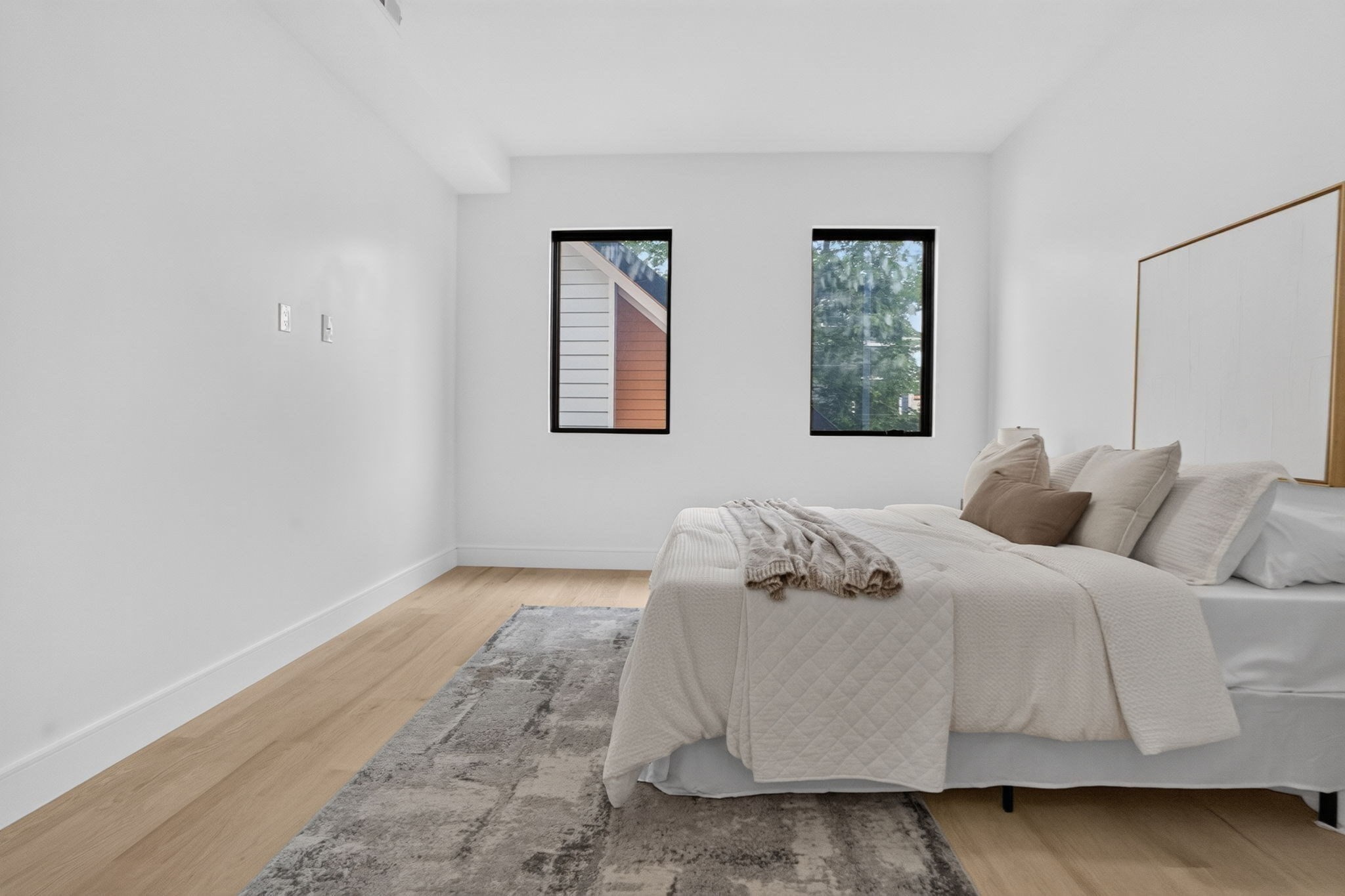 13 Clyde St # A Property Photo 8