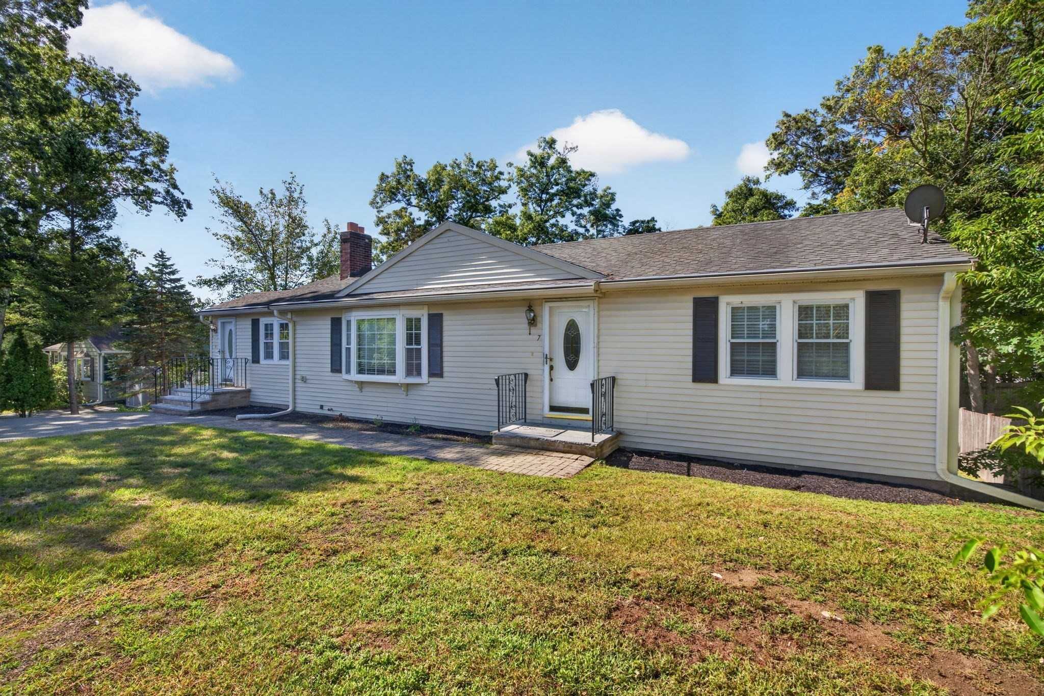 7 Madeline Rd Property Photo 1