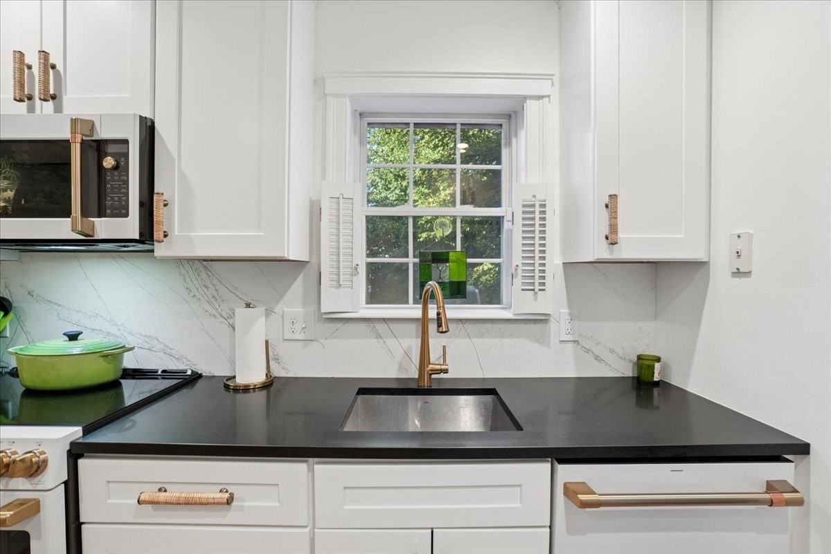 100 State St # 8 Property Photo 14