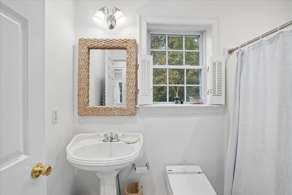 100 State St # 8 Property Photo 27