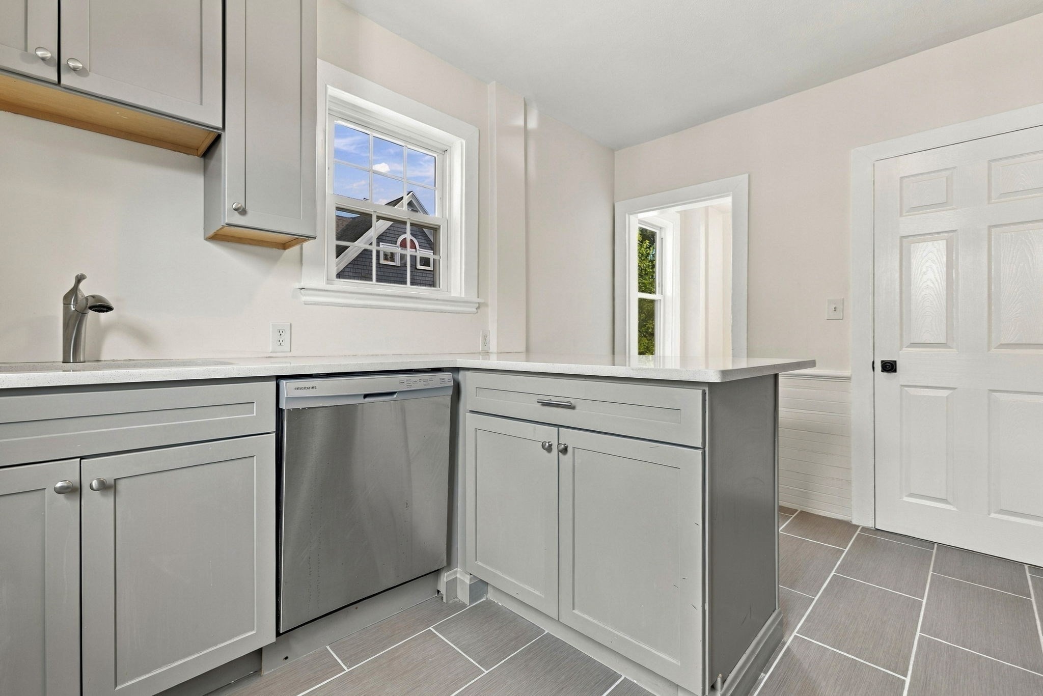 5 Willow Ave Property Photo 8