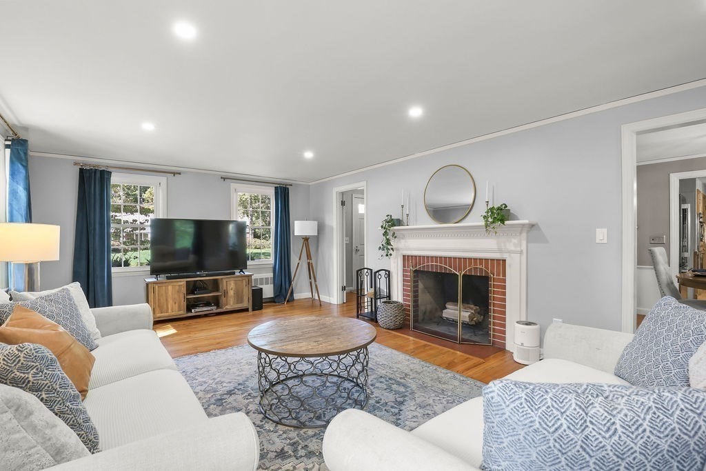 159 S Broadway Property Photo 4