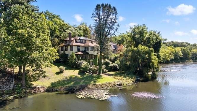 7 Lakeview Terrace Property Photo 2