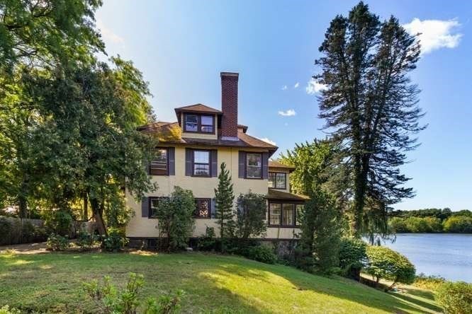 7 Lakeview Terrace Property Photo 3