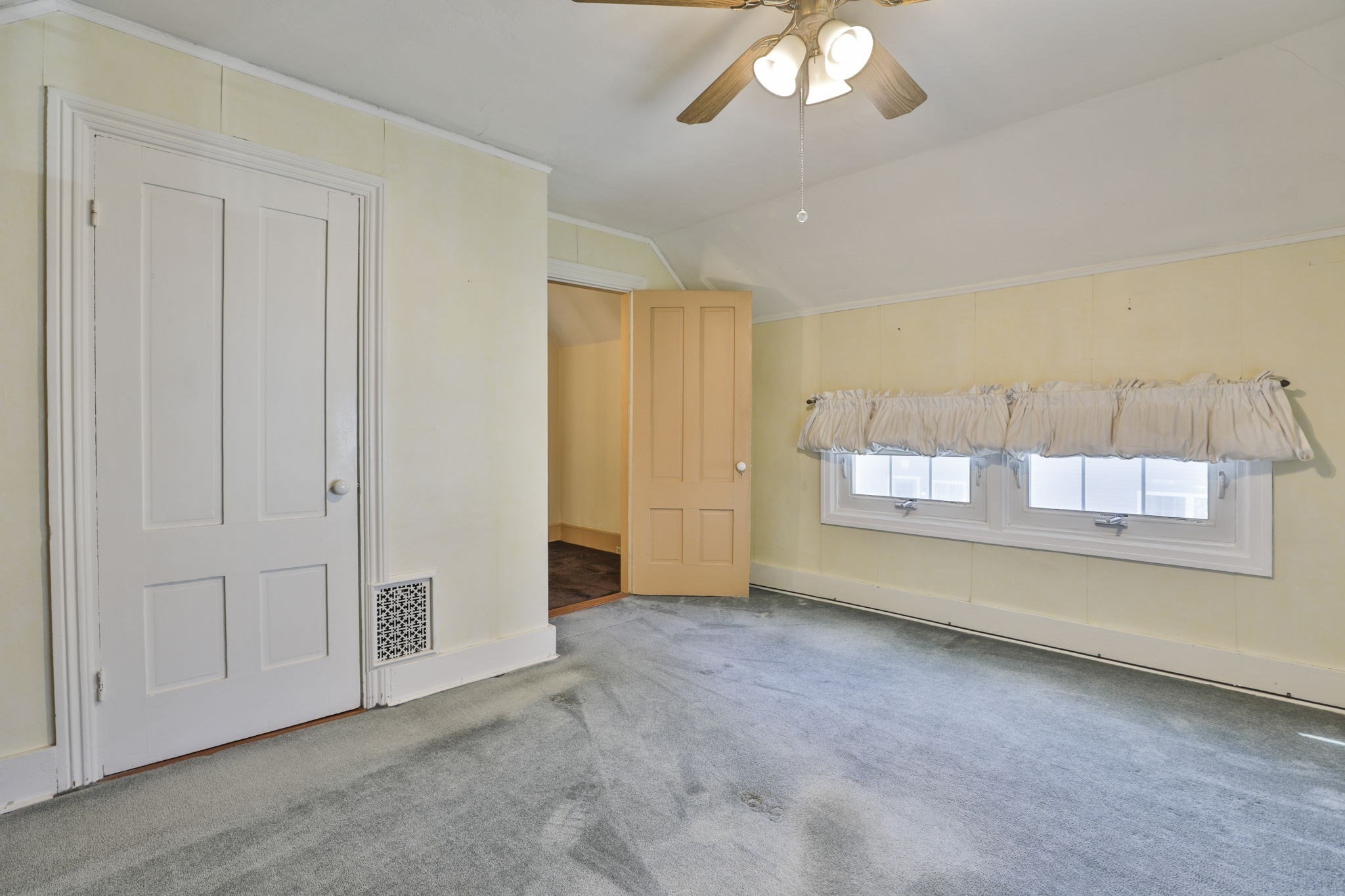 13 Collins St Property Photo 25
