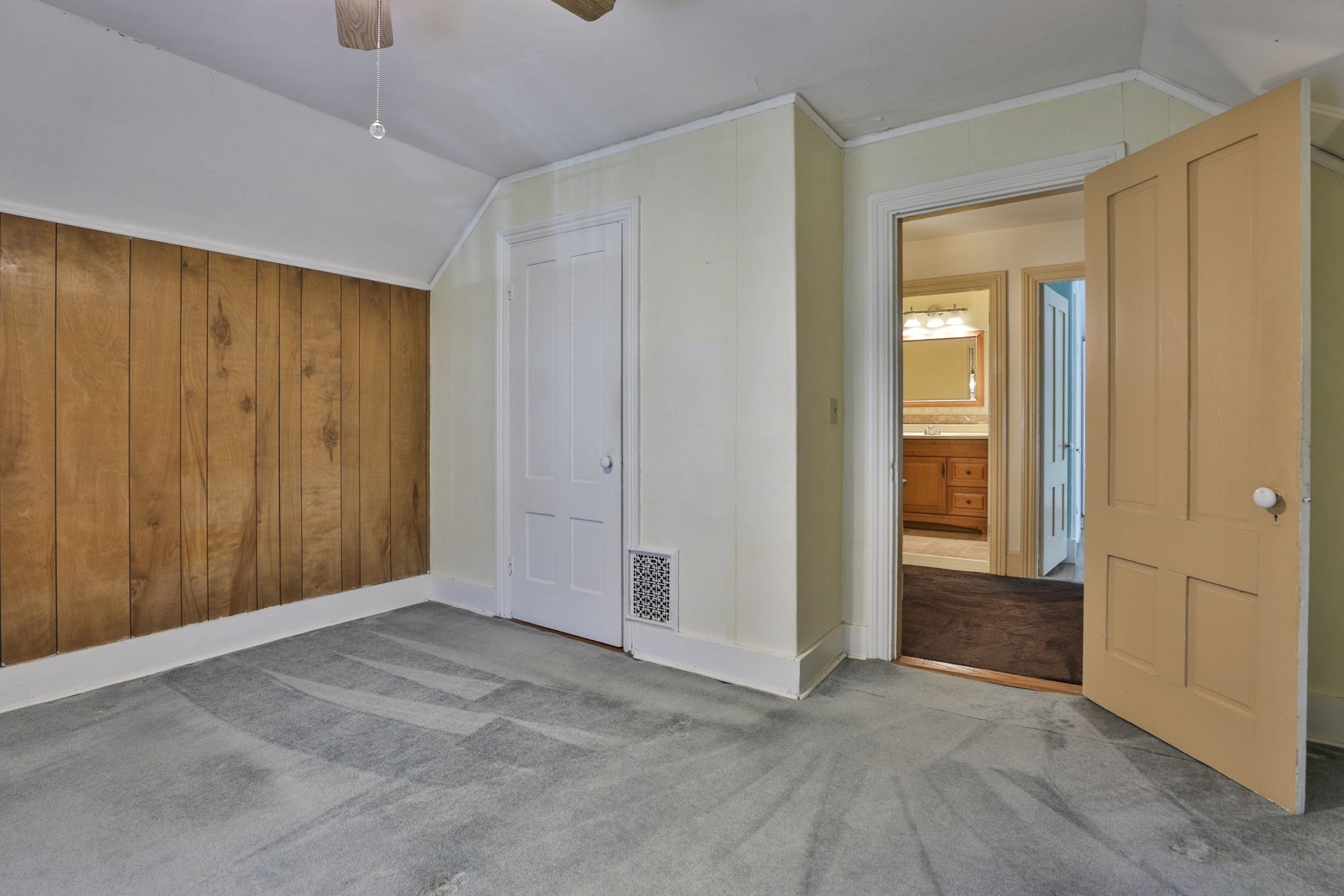 13 Collins St Property Photo 26