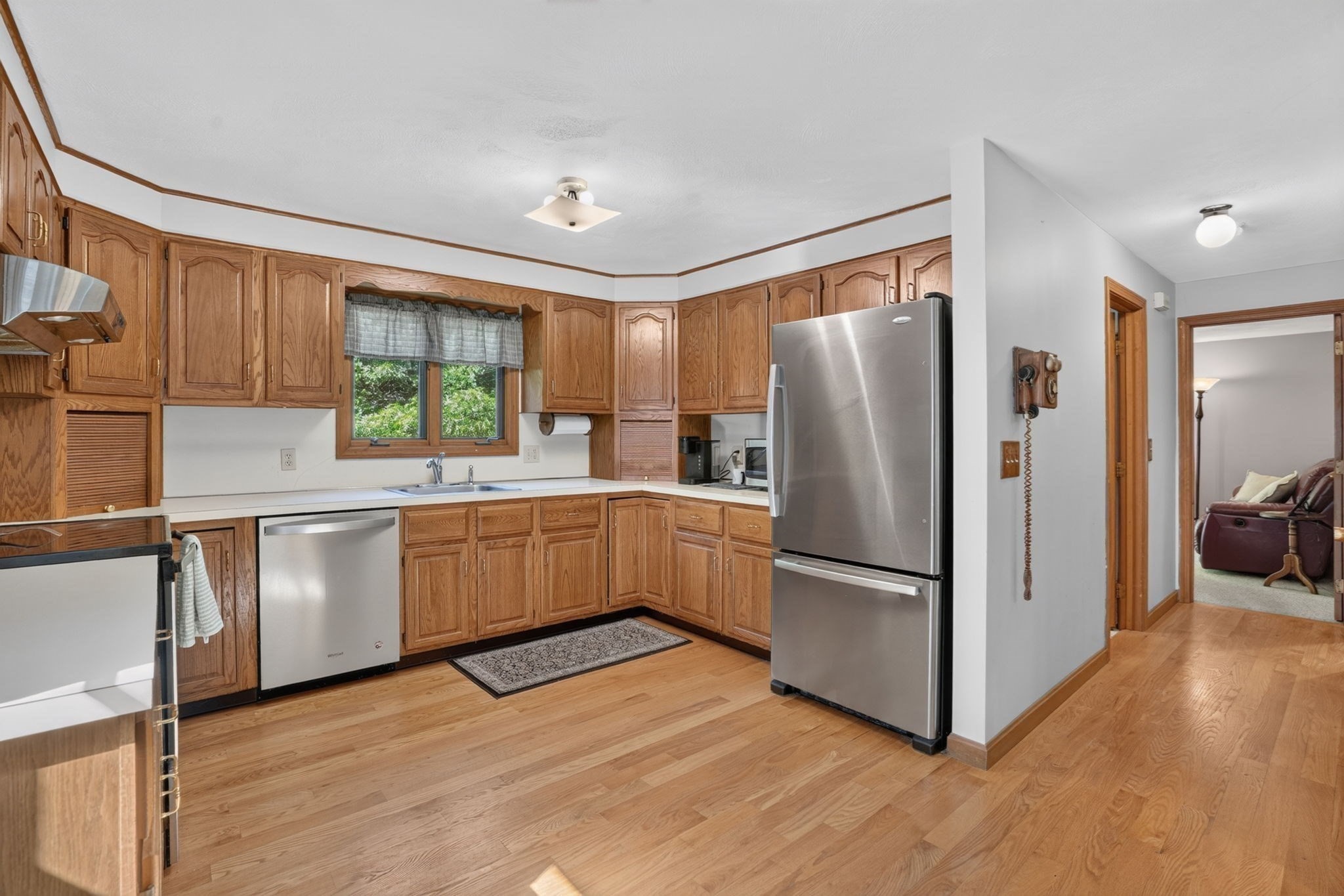 210 Tispaquin St Property Photo 5