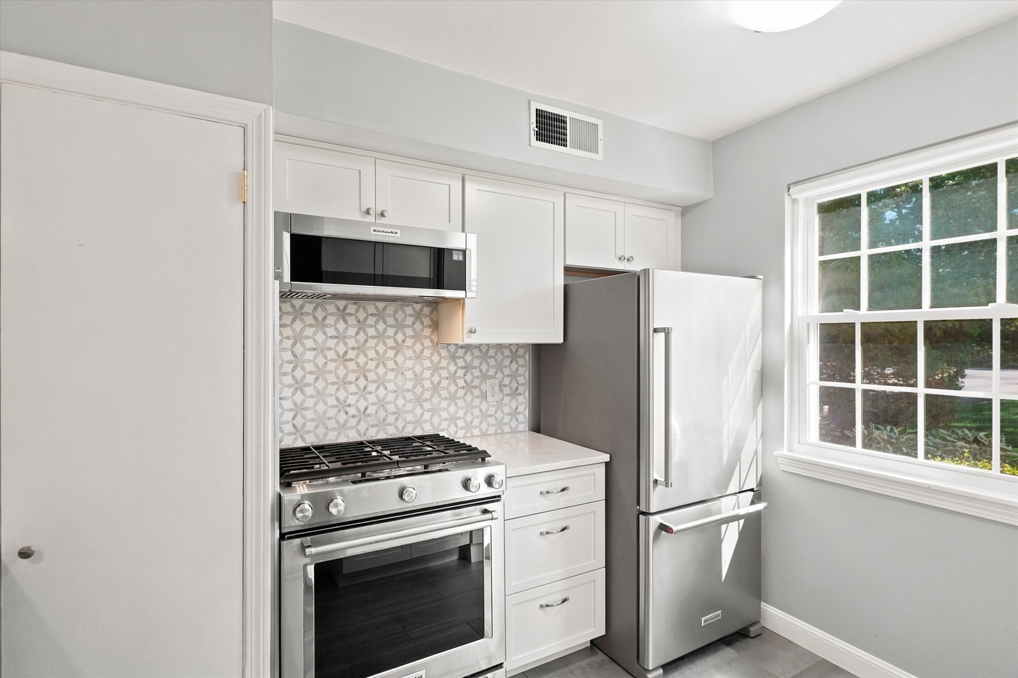 104 Windsor Drive # 104 Property Photo 6