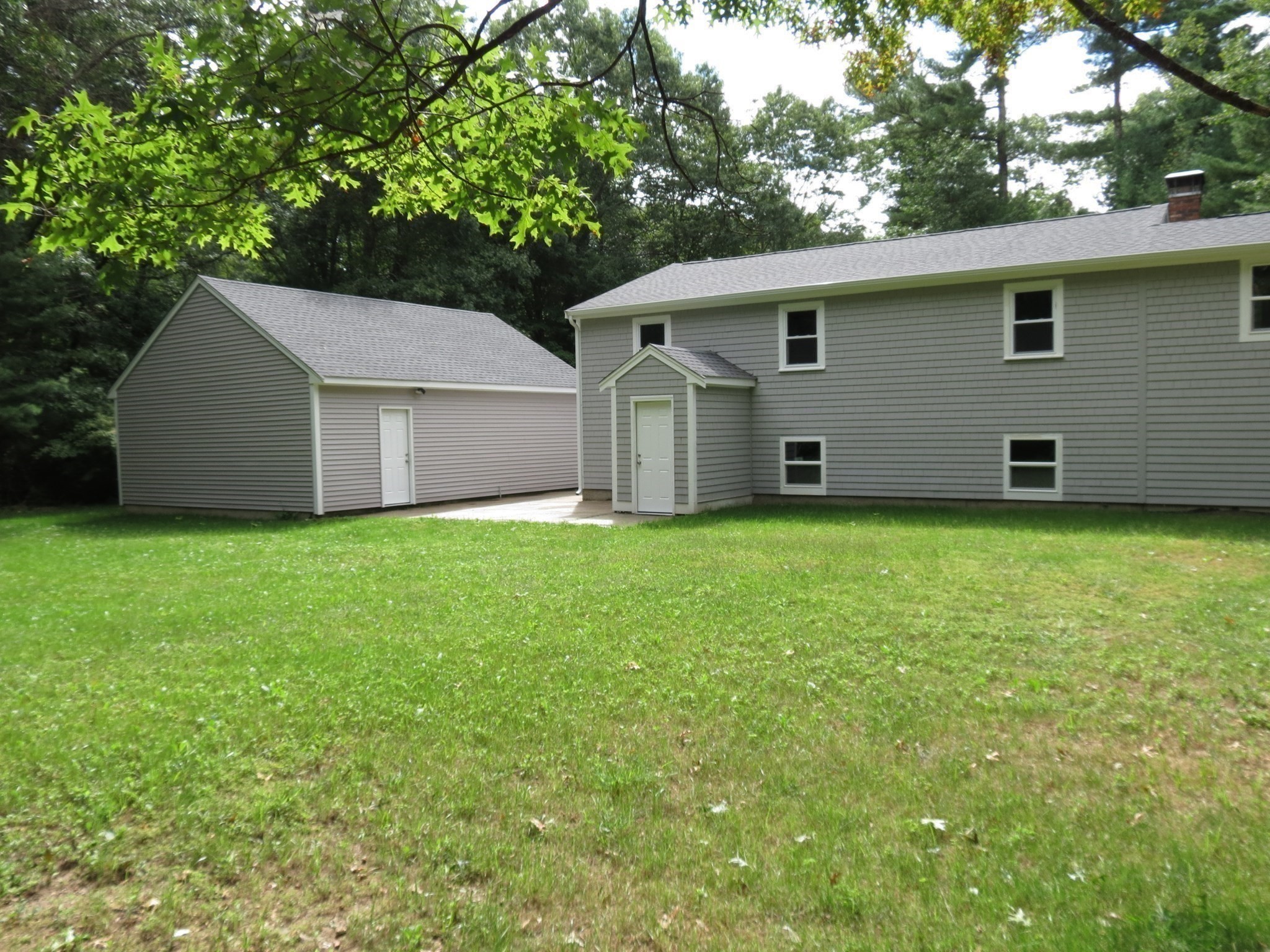 48 Grove St Property Photo 3