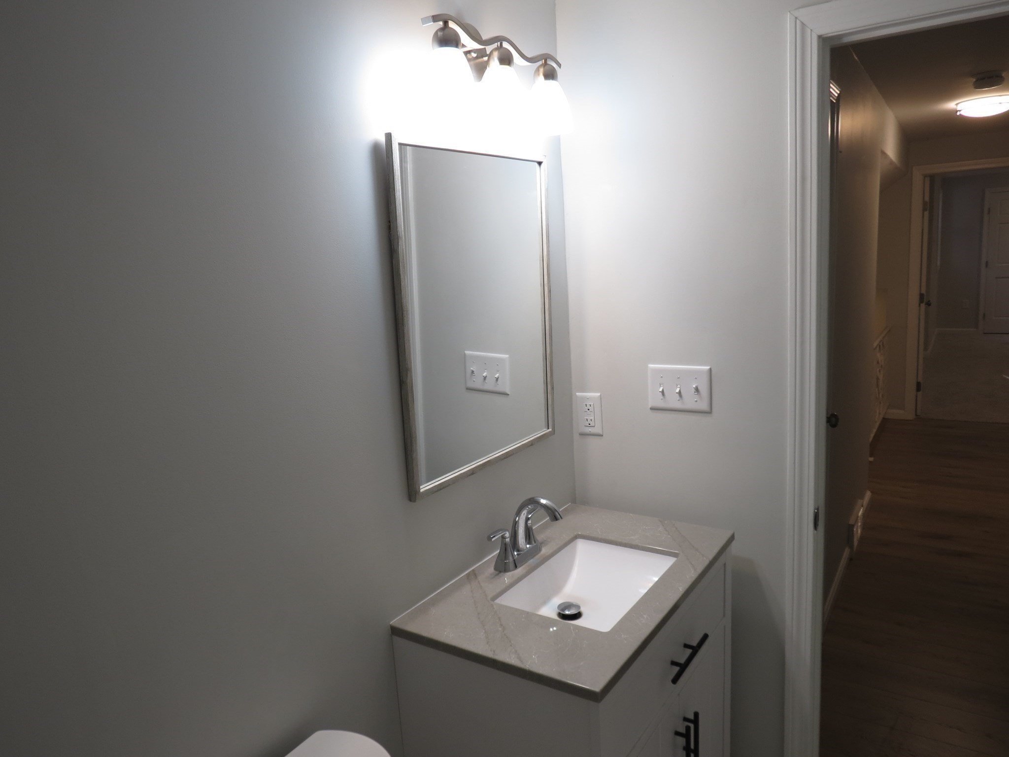 48 Grove St Property Photo 13