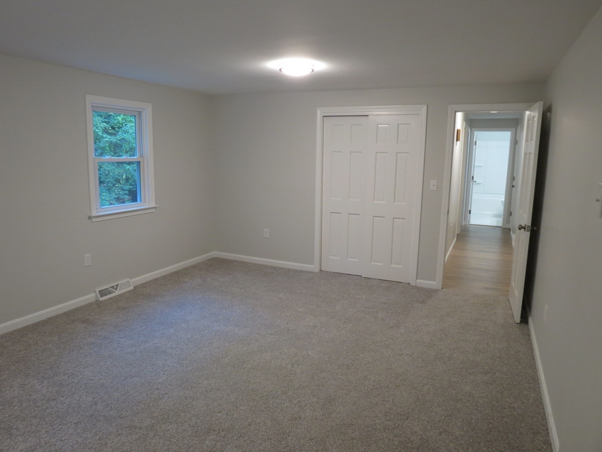 48 Grove St Property Photo 15