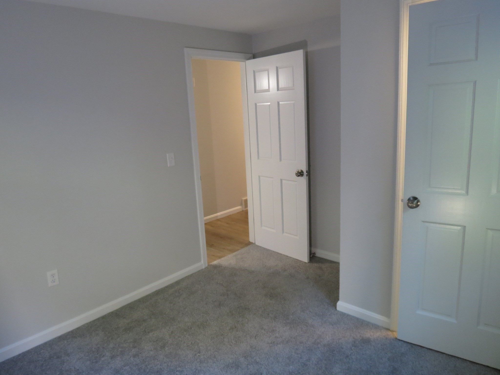 48 Grove St Property Photo 16