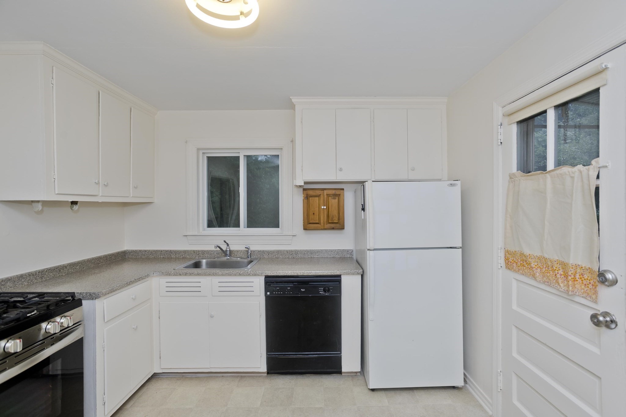 55 Arden St Property Photo 8
