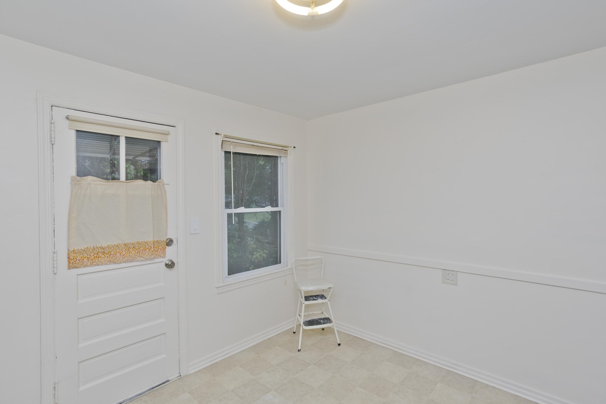 55 Arden St Property Photo 9