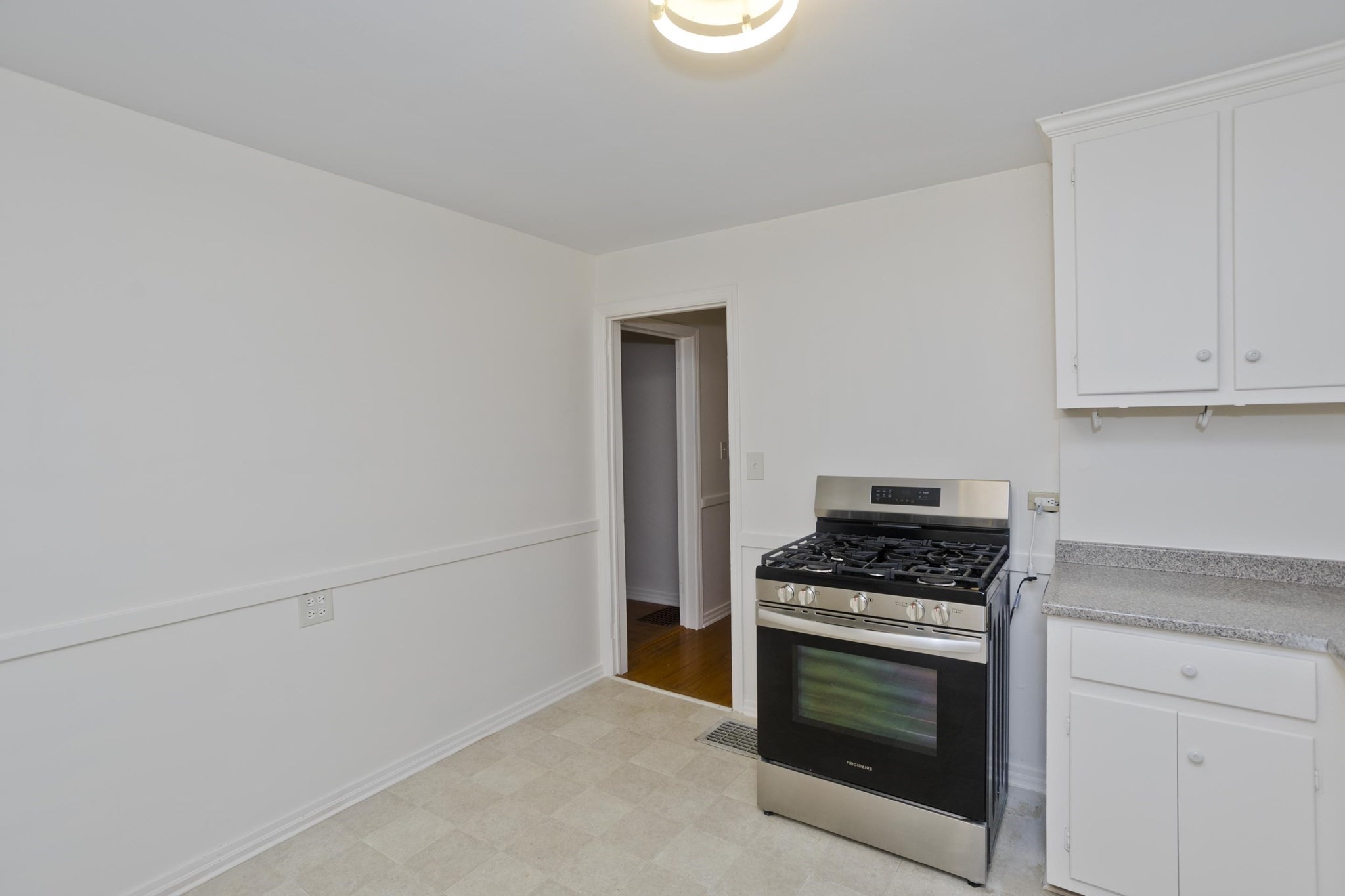 55 Arden St Property Photo 11