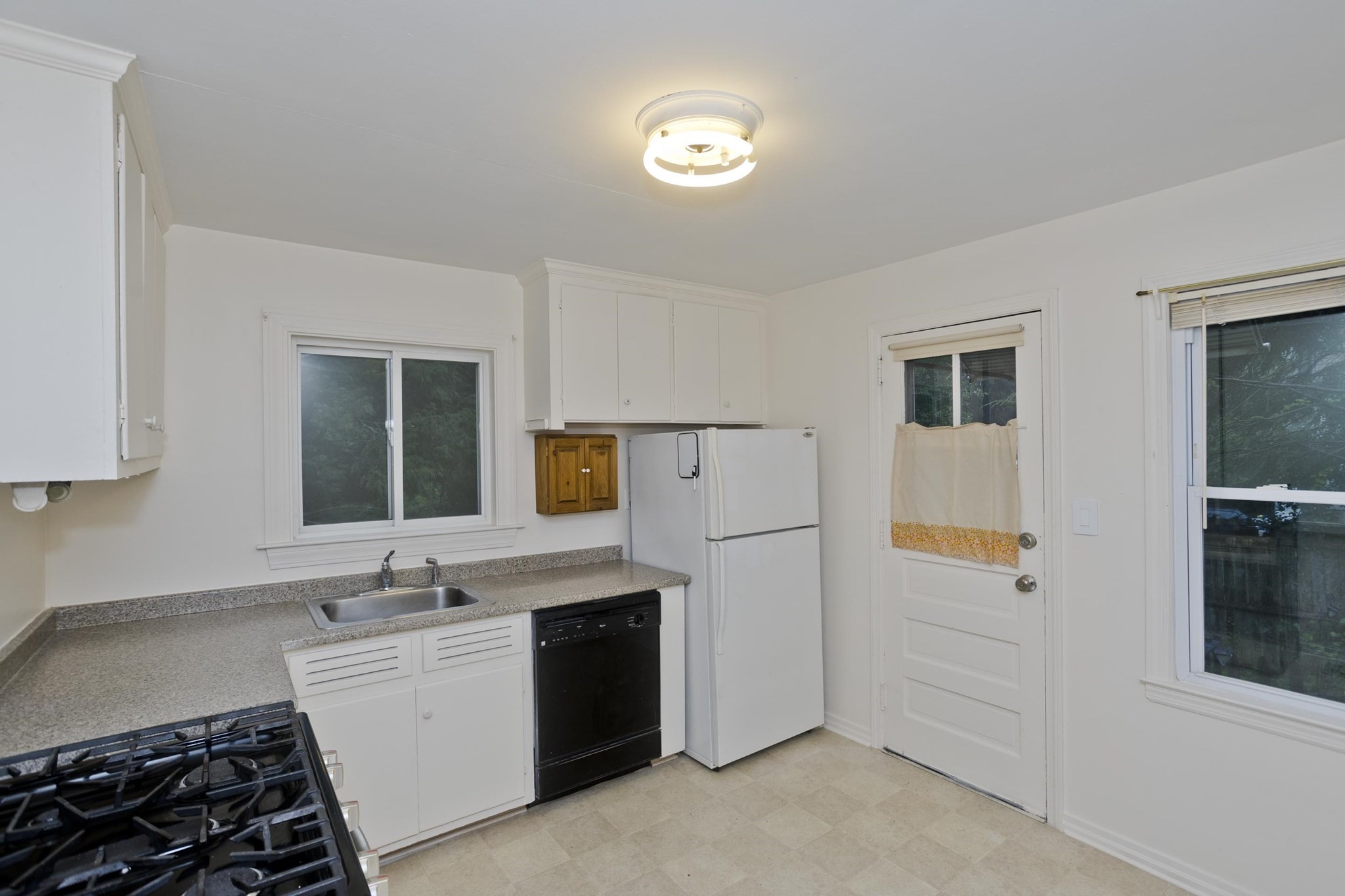 55 Arden St Property Photo 12