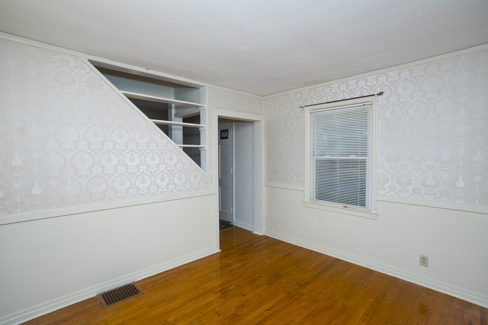 55 Arden St Property Photo 13