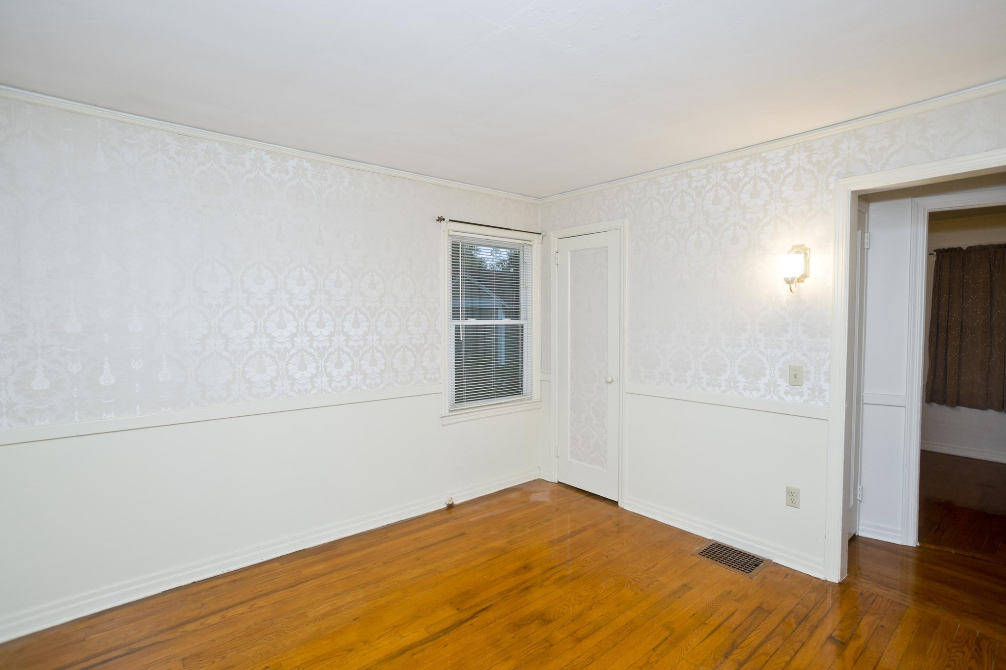 55 Arden St Property Photo 17