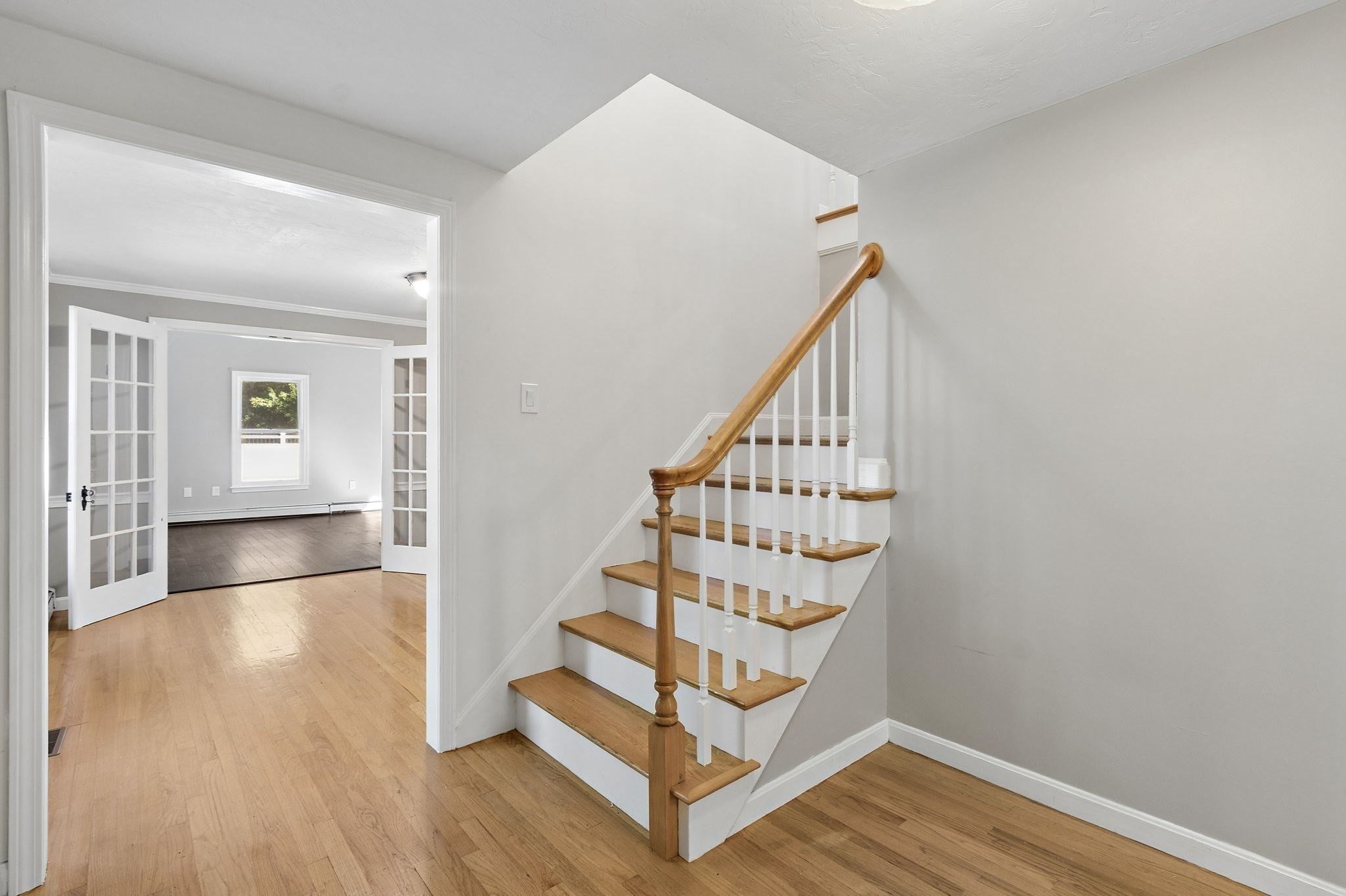23 Oak St Property Photo 4