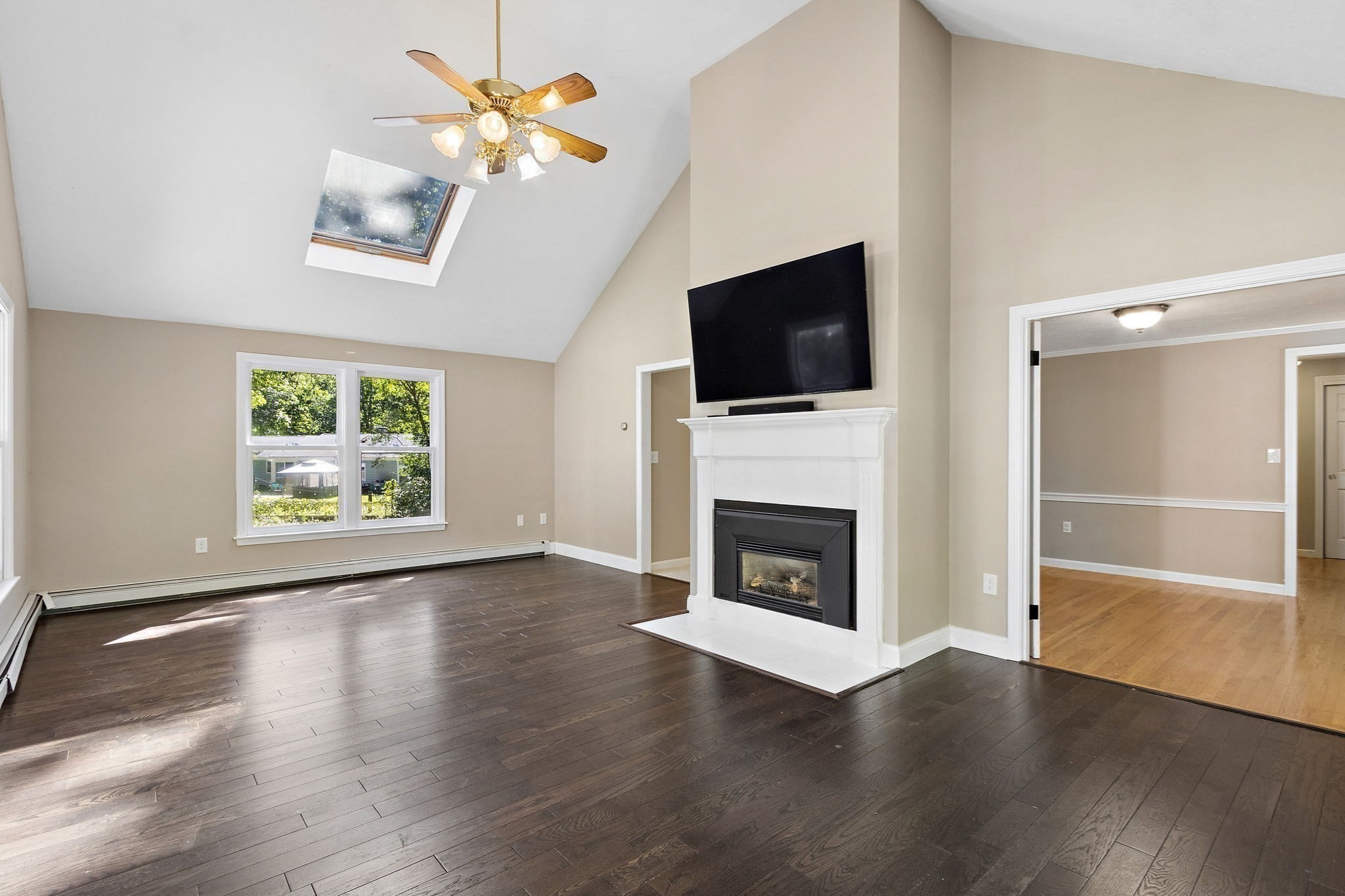 23 Oak St Property Photo 8