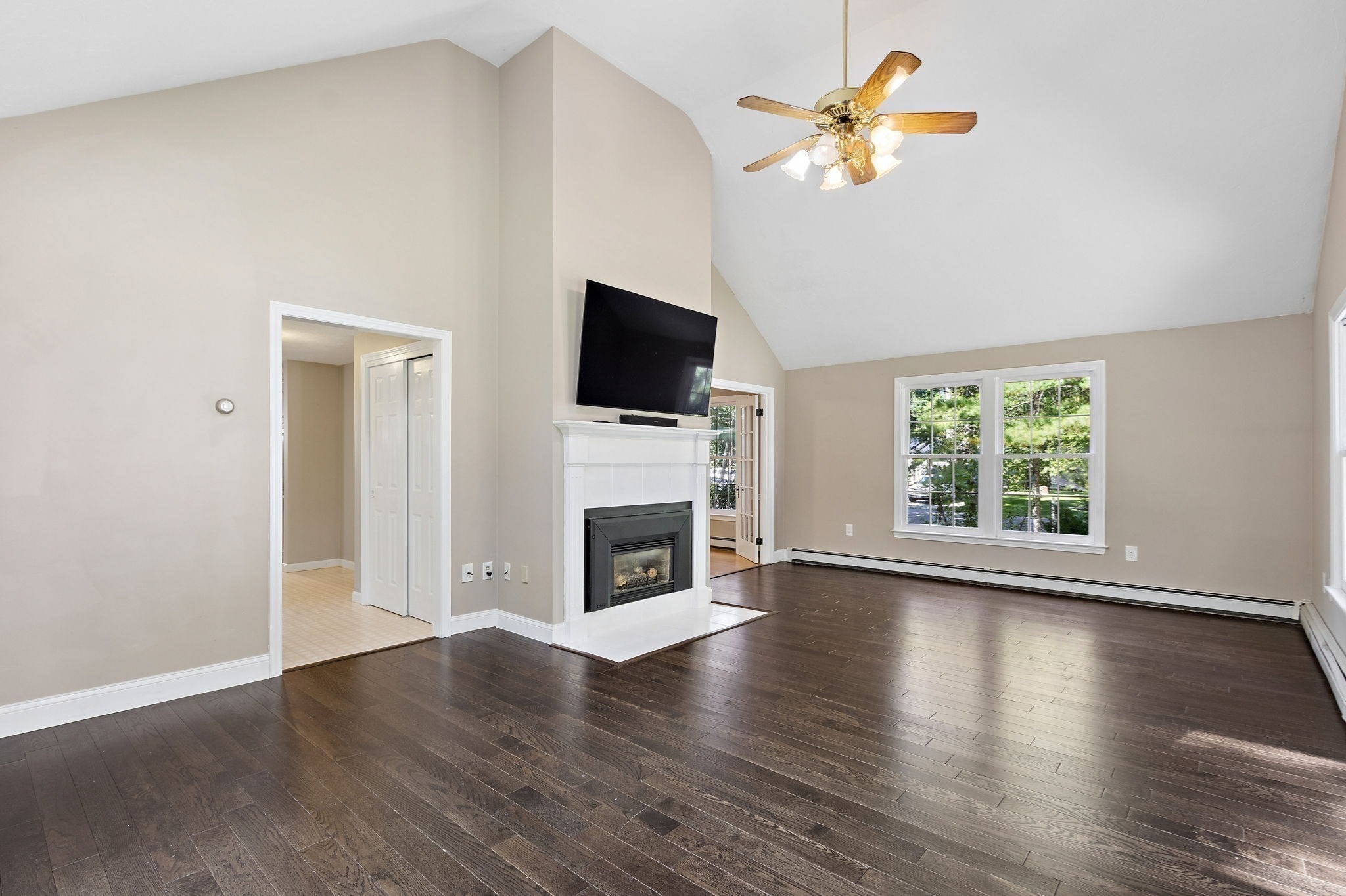 23 Oak St Property Photo 9