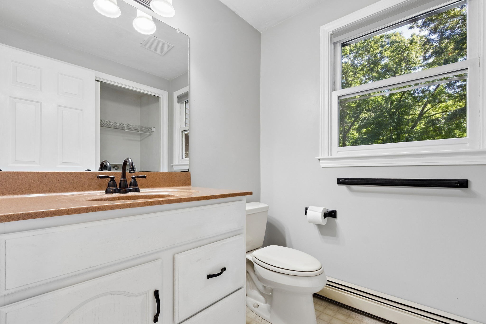 23 Oak St Property Photo 14
