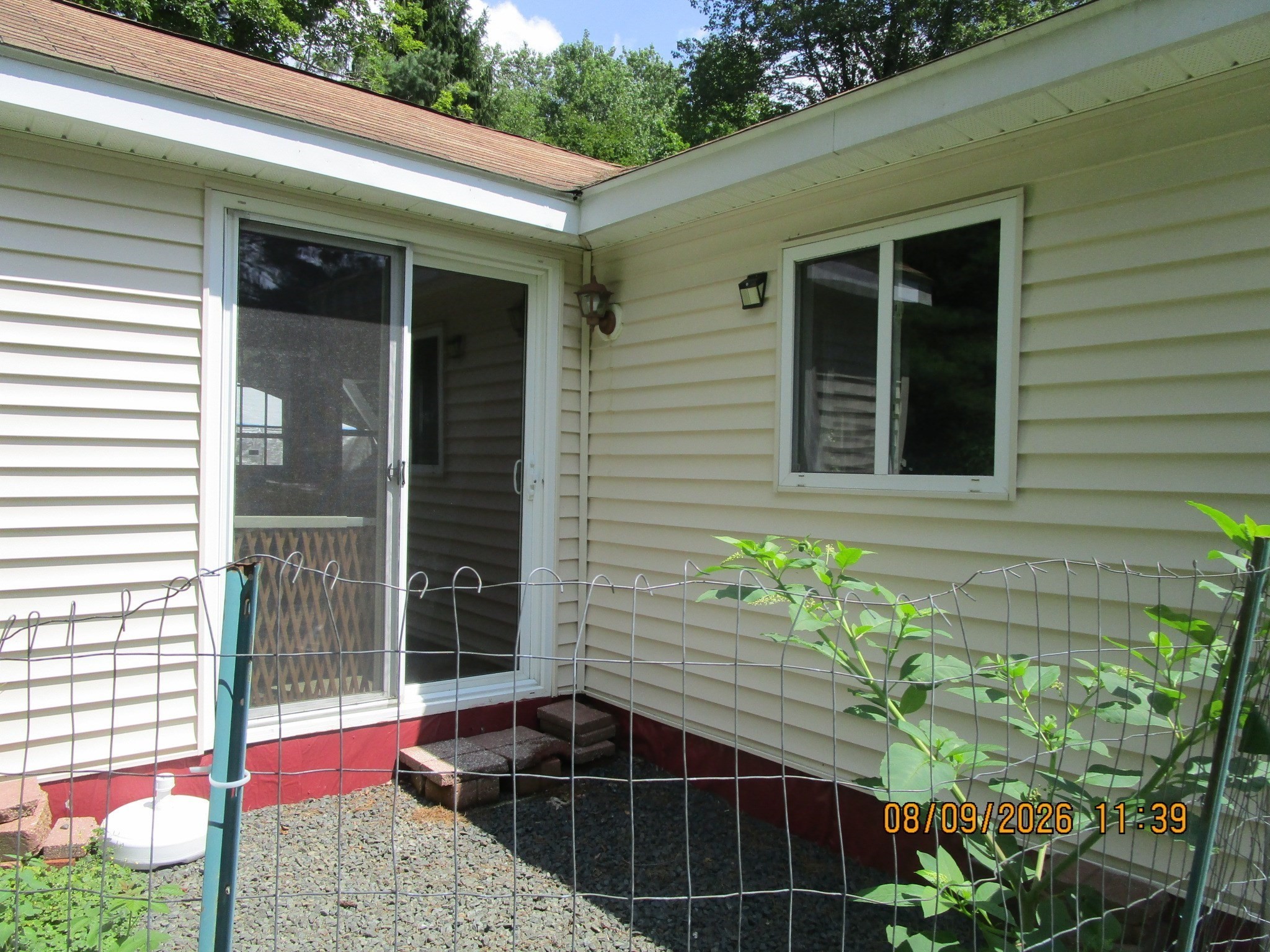 49 Wire Village Rd Property Photo 3