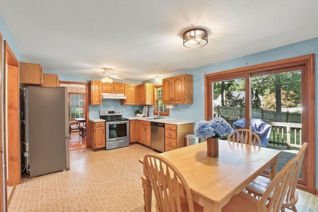 41 Virginia Ave Property Photo 5