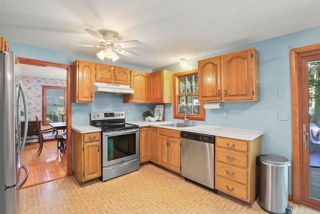 41 Virginia Ave Property Photo 6
