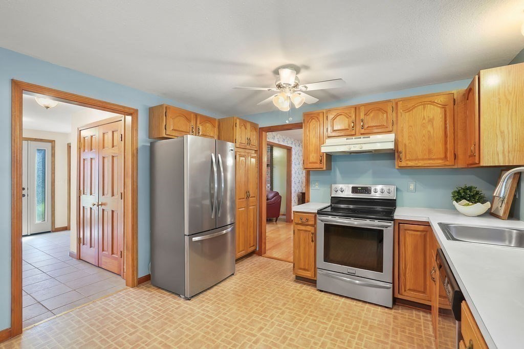 41 Virginia Ave Property Photo 8