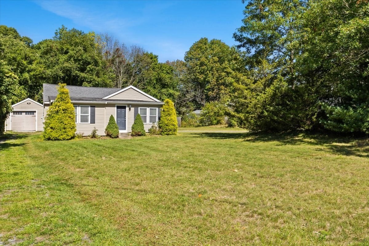 201 Tiffany St Property Photo 2