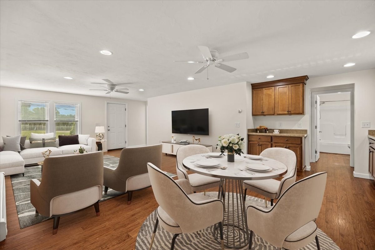 201 Tiffany St Property Photo 3