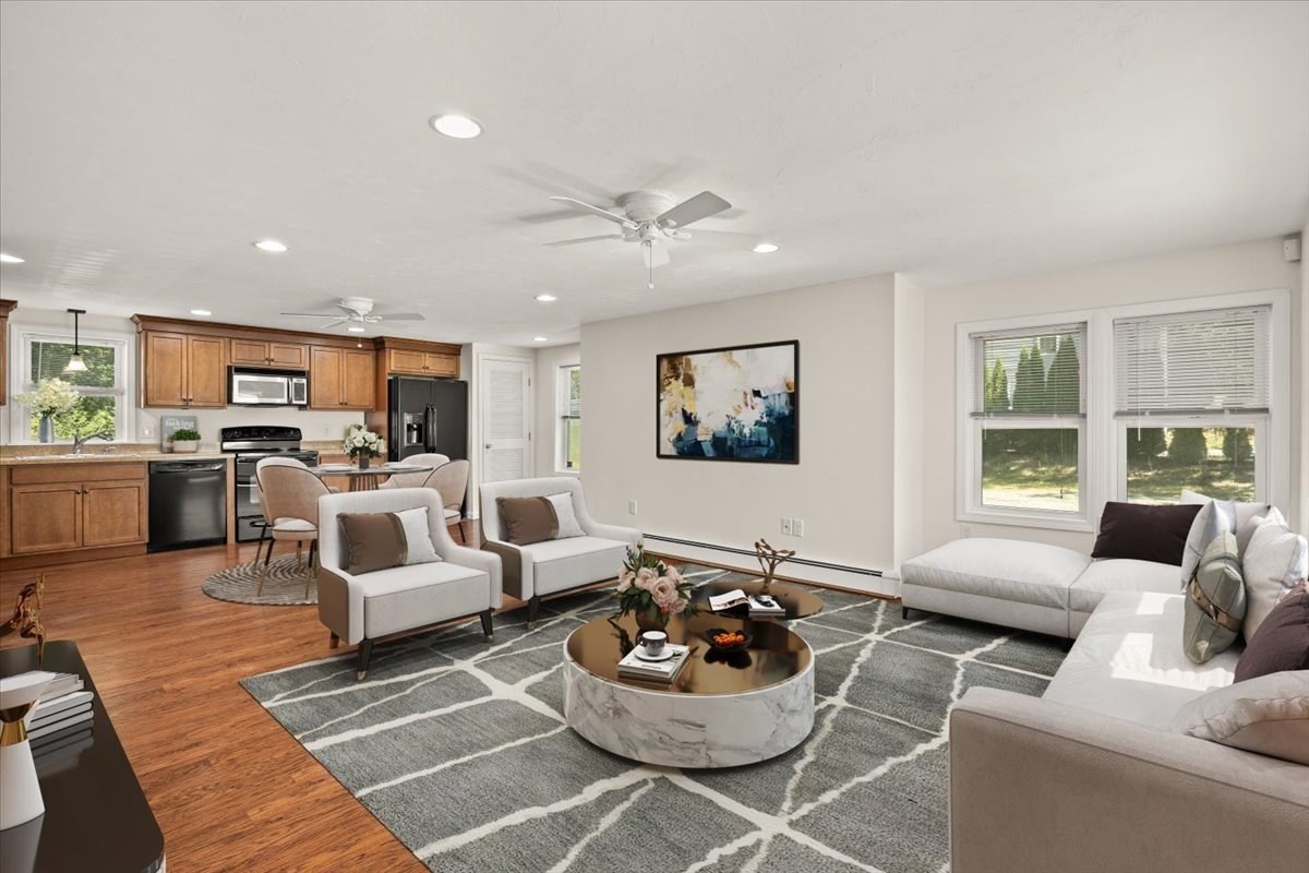 201 Tiffany St Property Photo 4