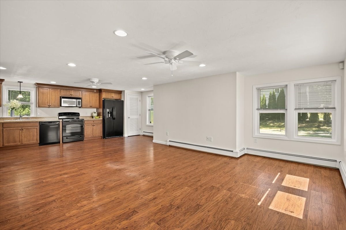 201 Tiffany St Property Photo 6