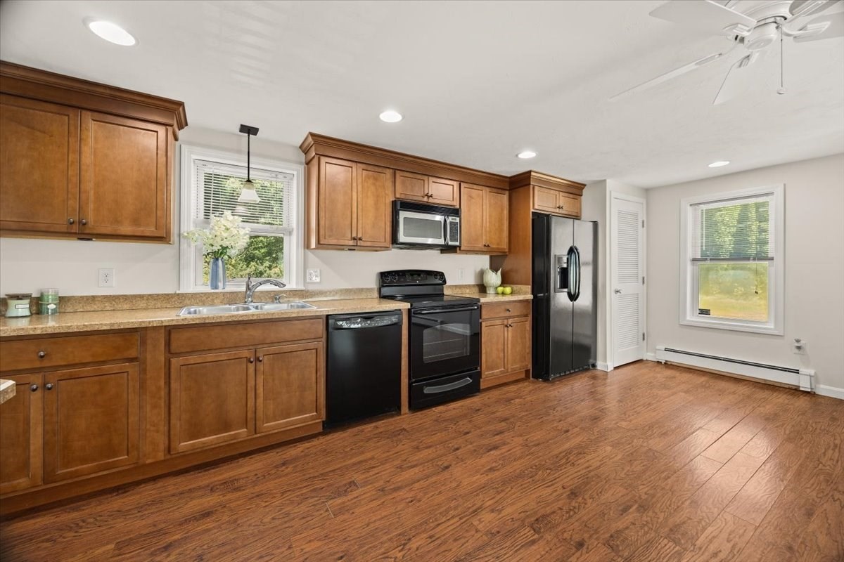 201 Tiffany St Property Photo 7
